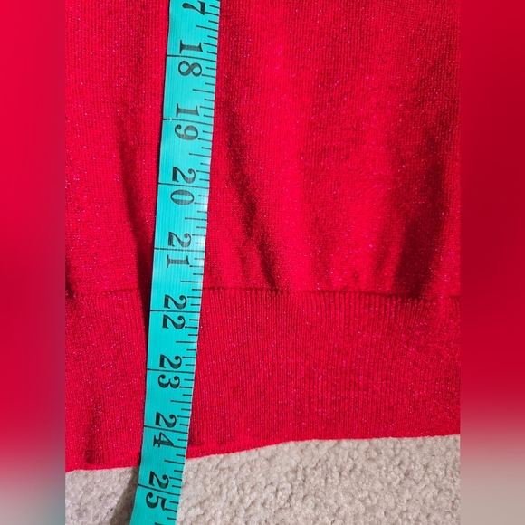MOLLY BRACKEN NWT Red Sparkle V-Neck Sweater with Ruffle Shoulders. Size Large - Picture 13 of 13
